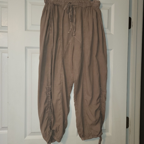 Free People Harem Pants Women's Size X Small Cinched Leg Latte Brown Cropped - Picture 6 of 6